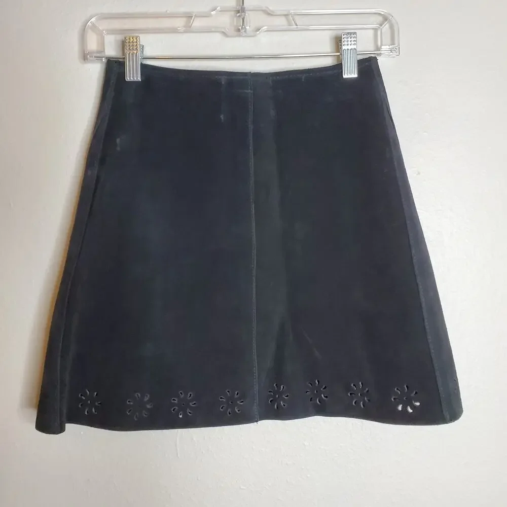 Twee Black Suede Snap Front Mini Skirt XS Floral Laser Cut After Party Nasty Gal